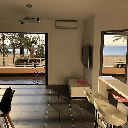 T2 Front De 2pers 1 Minute De La Plaget2 De 44 M2 Terrasse 16m2 , Vue Panoramique Et En Face De La Cet Refait A Neuf Beneficie D'un Confort Et D Un Equipement Optima Cet Est Ideal Pour 2 Personnes Avec Sa Ch
