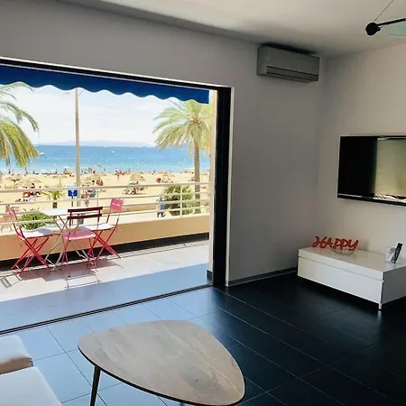 Διαμέρισμα T2 Front De 2pers 1 Minute De La Plaget2 De 44 M2 Terrasse 16m2 , Vue Panoramique Et En Face De La Cet Refait A Neuf Beneficie D'un Confort Et D Un Equipement Optima Cet Est Ideal Pour 2 Personnes Avec Sa Ch Le Lavandou