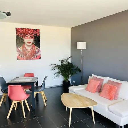 T2 Front De 2pers 1 Minute De La Plaget2 De 44 M2 Terrasse 16m2 , Vue Panoramique Et En Face De La Cet Refait A Neuf Beneficie D'un Confort Et D Un Equipement Optima Cet Est Ideal Pour 2 Personnes Avec Sa Ch Διαμέρισμα Le Lavandou