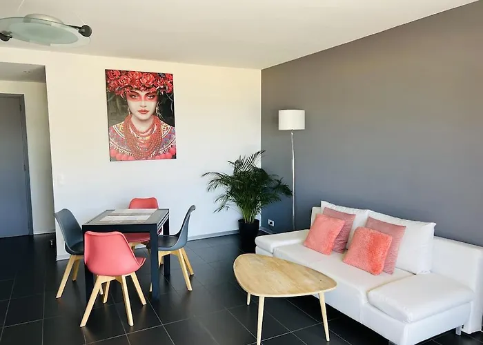 T2 Panoramic Seaview: Beachfront Comfort For Two Apartment Le Lavandou