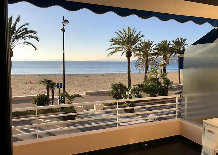 T2 Panoramic Seaview: Beachfront Comfort For Two Apartment *