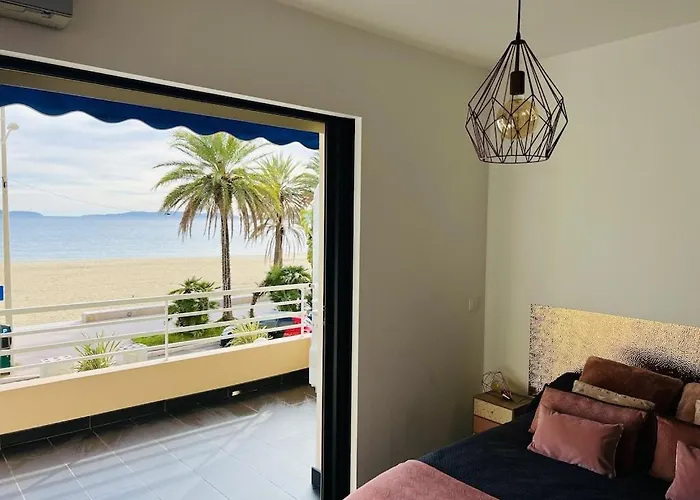 Apartment T2 Panoramic Seaview: Beachfront Comfort For Two *