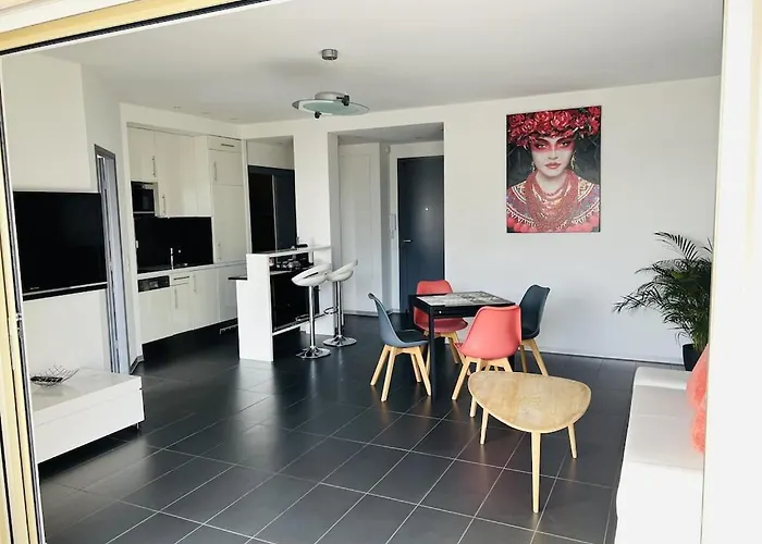 Appartement T2 Front De 2pers 1 Minute De La Plaget2 De 44 M2 Terrasse 16m2 , Vue Panoramique Et En Face De La Cet Refait à Neuf Bénéficie D'un Confort Et D Un équipement Optima Cet Est Idéal Pour 2 Personnes Avec Sa Ch